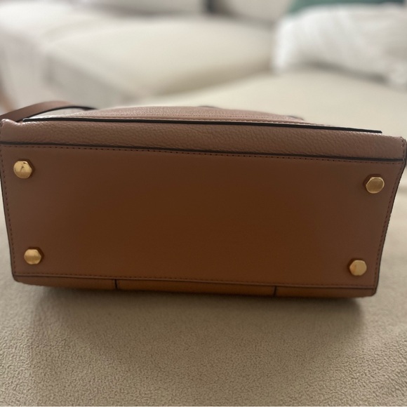 Classy, sturdy and spacious bag! - Picture 9 of 10